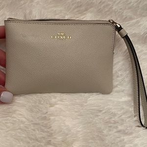 Coach White Wristlet Single Zipper with card slots